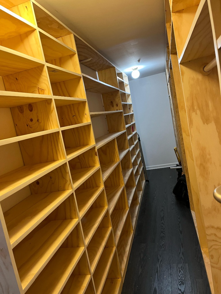 U-Shaped Walk-In Closet